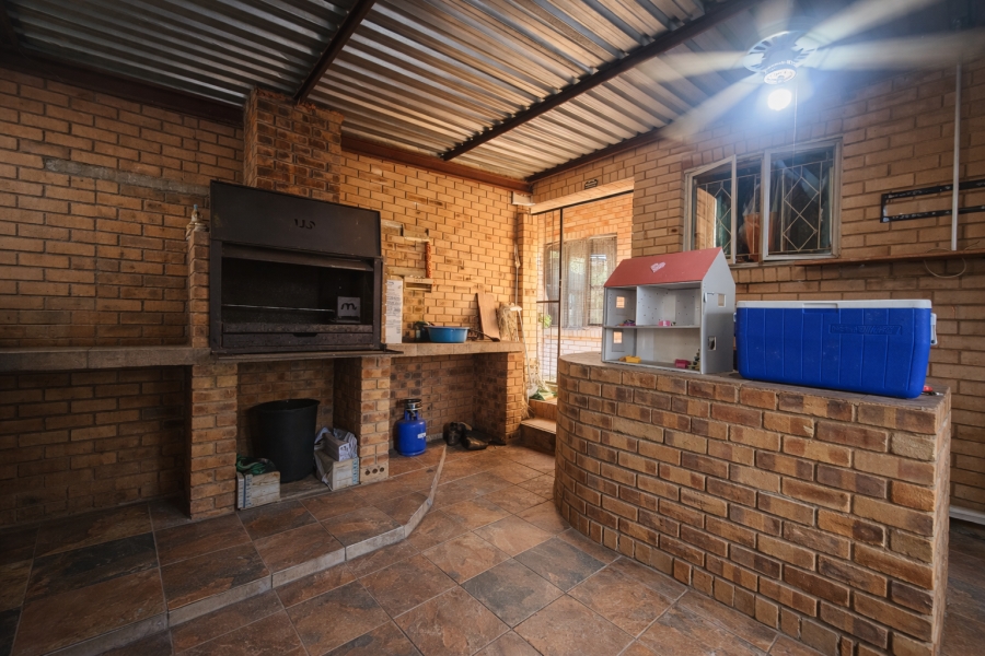 3 Bedroom Property for Sale in Geelhoutpark North West